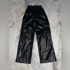 Hunter & Brown
Black Cargo Pants